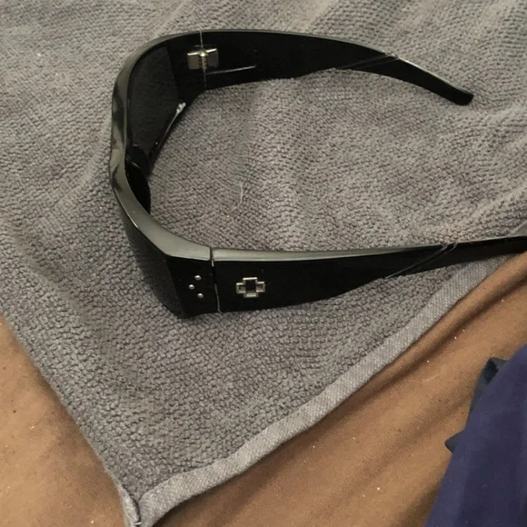 Spy Clash sun glasses with case.